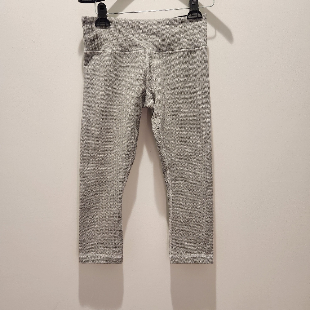 Lululemon Grey Herringbone Capri Leggings Size 6